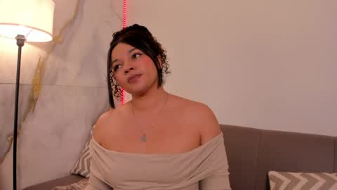 Snapshot of jenn_ross_nm chatting on May 18, 5:52 pm Jenn online show from May 18, 5:52 pm