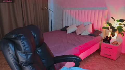 Snapshot of jenna_adams_ chatting on June 15, 12:35 am jenna_adams_ online show from June 15, 12:35 am