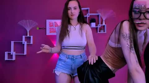 Snapshot of jenna_elayne chatting on June 2, 1:02 pm jenna_elayne online show from June 2, 1:02 pm