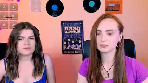 Snapshot of jenna_elayne chatting on June 24, 3:22 pm jenna_elayne online show from June 24, 3:22 pm