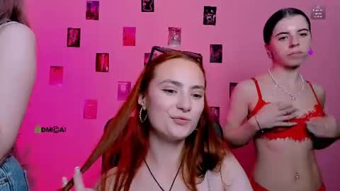 Snapshot of jenna_elayne chatting on August 7, 1:13 pm jenna_elayne online show from August 7, 1:13 pm