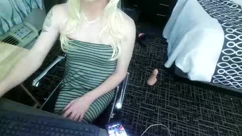 Jenna Cross online show from December 21, 12:20 am