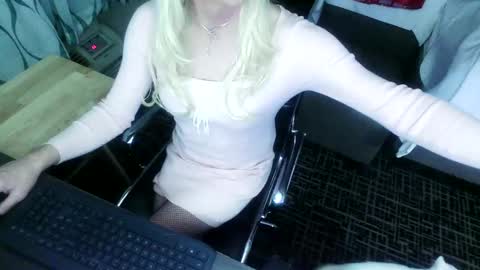 Jenna Cross online show from December 28, 3:26 am