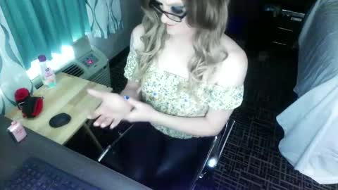 Jenna Cross online show from January 28, 5:56 pm