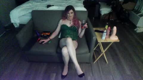 Snapshot of jennacd4life chatting on June 25, 5:12 am Jenna Cross online show from June 25, 5:12 am