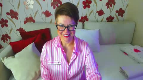 Jenn online show from February 11, 10:59 am