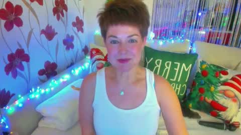 Jenn online show from December 19, 12:45 pm