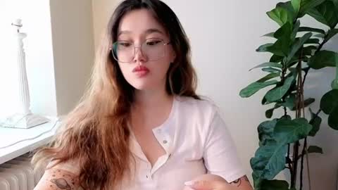 Snapshot of jennatyan chatting on August 3, 5:39 am JENNA online show from August 3, 5:39 am