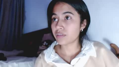 Snapshot of jenner_lena chatting on April 2, 7:17 am jenner_lena online show from April 2, 7:17 am