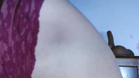 Snapshot of jenner_lena chatting on April 4, 6:44 am jenner_lena online show from April 4, 6:44 am