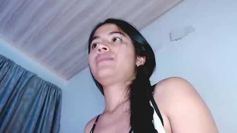 Snapshot of jenner_lena chatting on April 8, 6:13 am jenner_lena online show from April 8, 6:13 am