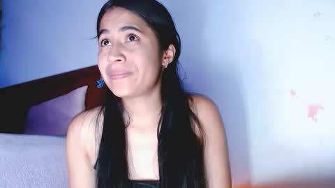 Snapshot of jenner_lena chatting on April 19, 8:13 am jenner_lena online show from April 19, 8:13 am