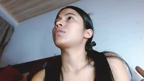 Snapshot of jenner_lena chatting on August 9, 7:24 am jenner_lena online show from August 9, 7:24 am