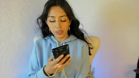 Jenner online show from December 24, 3:27 am