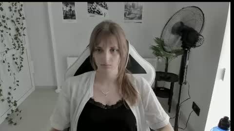 Snapshot of jenniestar chatting on June 10, 12:37 pm Karla online show from June 10, 12:37 pm