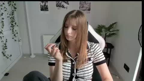 Snapshot of jenniestar chatting on July 9, 12:42 pm Karla online show from July 9, 12:42 pm