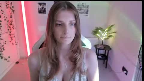 Snapshot of jenniestar chatting on July 14, 12:33 pm Karla online show from July 14, 12:33 pm