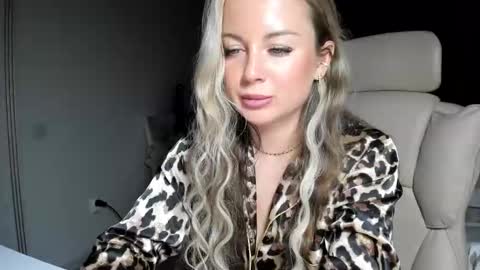 Jennifer online show from April 29, 6:47 pm