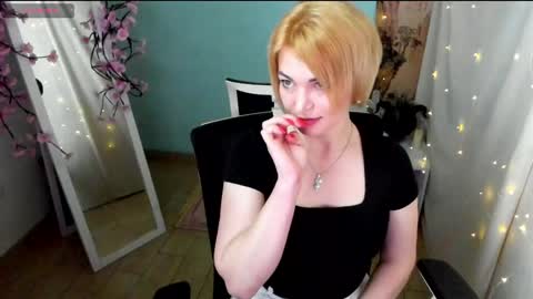Snapshot of jennifer_cuttie chatting on May 5, 6:54 am Jennifer online show from May 5, 6:54 am