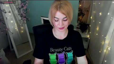 Snapshot of jennifer_cuttie chatting on May 7, 1:05 pm Jennifer online show from May 7, 1:05 pm