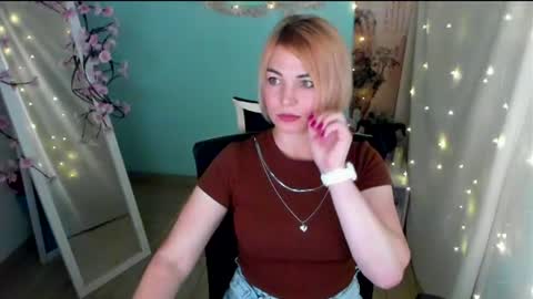Snapshot of jennifer_cuttie chatting on June 16, 1:25 pm Jennifer online show from June 16, 1:25 pm
