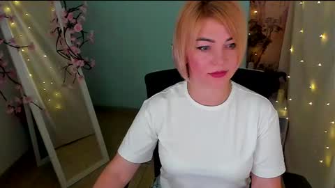Snapshot of jennifer_cuttie chatting on June 19, 7:12 am Jennifer online show from June 19, 7:12 am