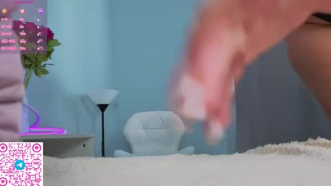 Jennifer hayess online show from March 16, 5:44 am