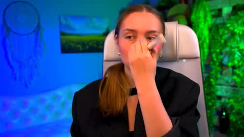 Jennifer online show from February 22, 7:12 pm