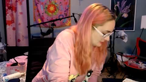 Snapshot of jennifergwen chatting on March 5, 1:31 am Jennifer Gwen online show from March 5, 1:31 am