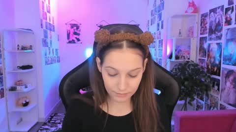 jenniferkiim online show from March 8, 8:18 am