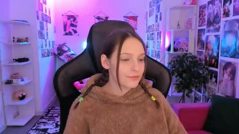 jenniferkiim online show from March 10, 7:13 am