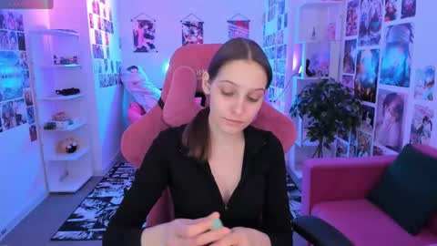 jenniferkiim online show from March 18, 11:02 am