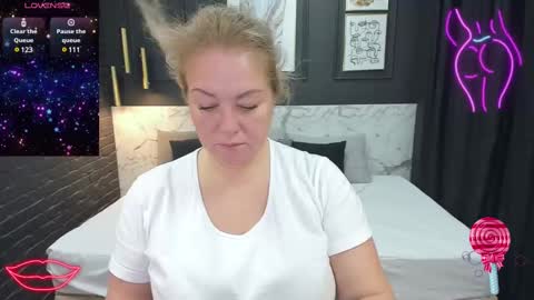 Snapshot of jenniferlight chatting on March 7, 8:33 pm Jennifer online show from March 7, 8:33 pm