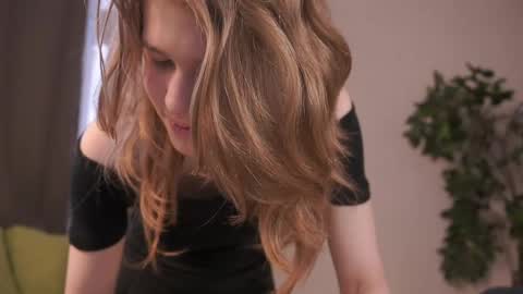 Snapshot of jenniferrakow chatting on May 17, 9:06 am Sofia online show from May 17, 9:06 am