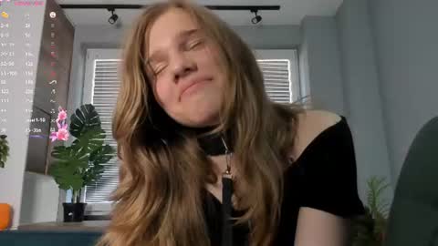 Snapshot of jenniferrakow chatting on July 2, 7:14 am Sofia online show from July 2, 7:14 am