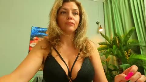 Snapshot of jenniferreys chatting on July 29, 6:22 am jenniferreys online show from July 29, 6:22 am