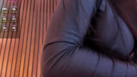 Snapshot of jennmiller_ chatting on February 18, 11:44 am online show from February 18, 11:44 am