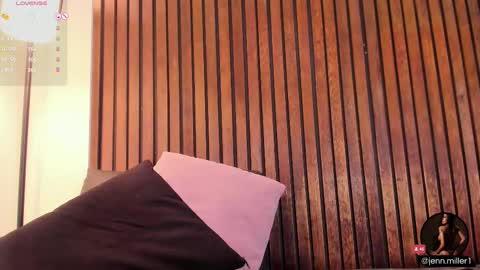 Snapshot of jennmiller_ chatting on March 1, 3:05 pm online show from March 1, 3:05 pm