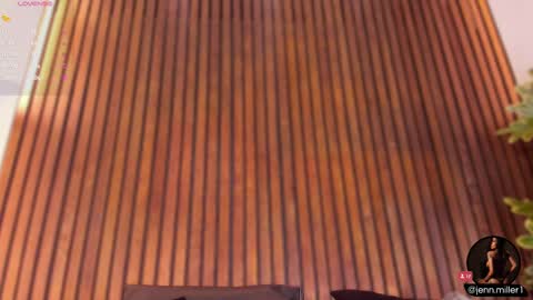 Snapshot of jennmiller_ chatting on March 11, 11:44 am online show from March 11, 11:44 am