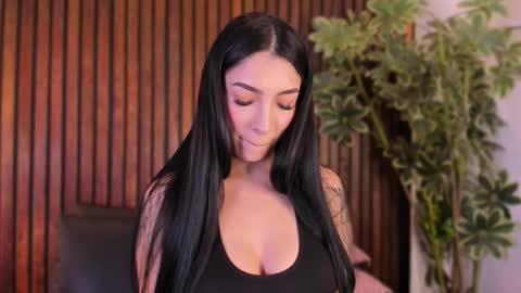 Snapshot of jennmiller_ chatting on November 11, 12:27 pm online show from November 11, 12:27 pm