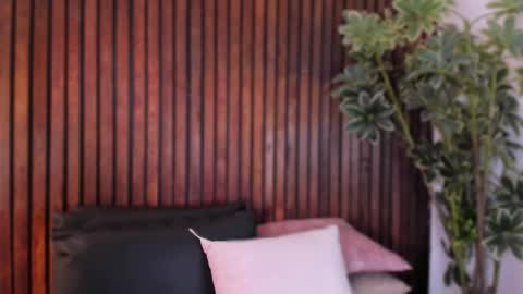 Snapshot of jennmiller_ chatting on December 4, 12:03 pm online show from December 4, 12:03 pm