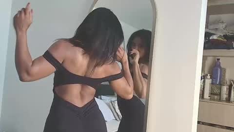 Jenn online show from November 18, 6:45 pm