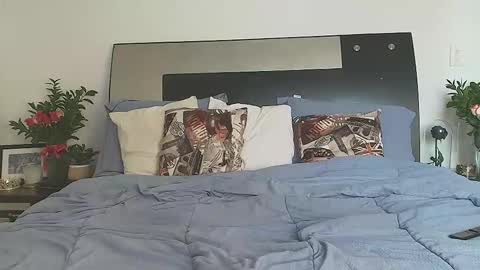 Jenn online show from December 5, 7:10 pm