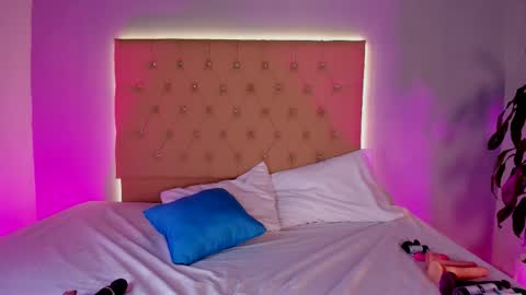 jenny__lawrence online show from January 7, 7:38 pm