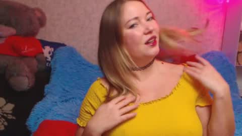 Snapshot of jenny_oliviawow chatting on November 18, 12:42 pm All the most interesting in private. my room for my smile online show from November 18, 12:42 pm