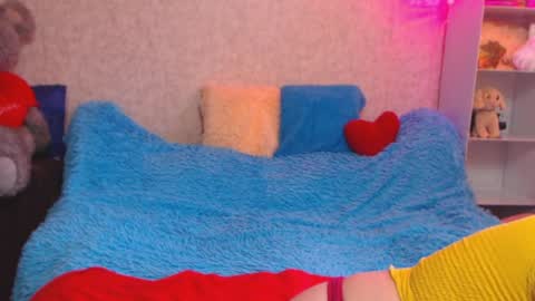 Snapshot of jenny_oliviawow chatting on April 10, 2:00 pm All the most interesting in private. my room for my smile online show from April 10, 2:00 pm