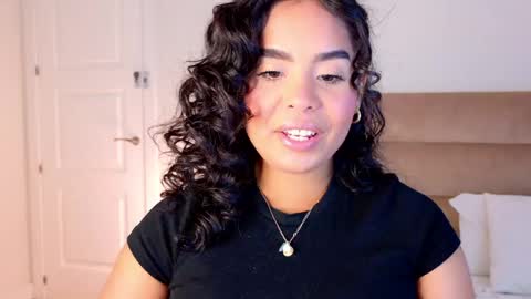 Snapshot of jenny_roberts96 chatting on May 29, 6:39 pm Jenny Roberts online show from May 29, 6:39 pm