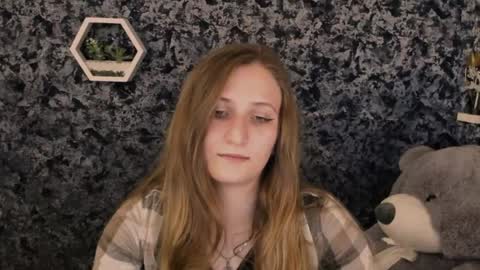 Snapshot of jenny_smille_ chatting on May 20, 8:20 am jenny_smille_ online show from May 20, 8:20 am