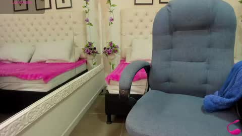 Snapshot of jenny_stark chatting on May 3, 11:05 am jenny_stark online show from May 3, 11:05 am