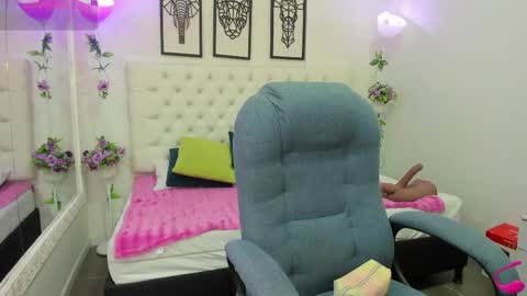 Snapshot of jenny_stark chatting on May 13, 11:18 am jenny_stark online show from May 13, 11:18 am